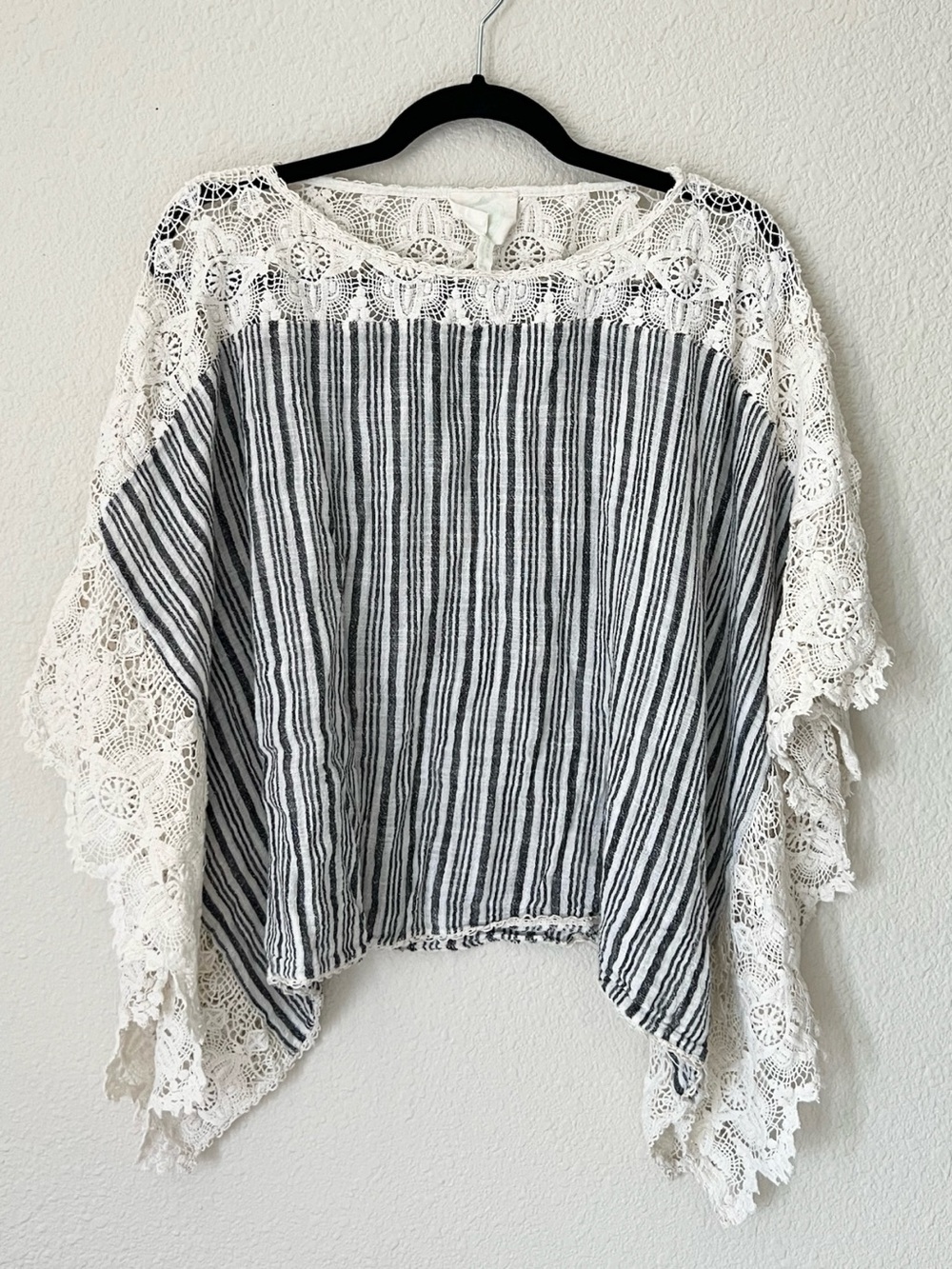 Boho Striped Crochet Lace Poncho Top - White/Blue Size small